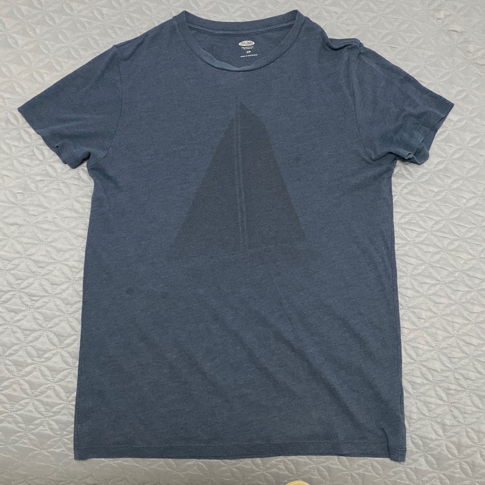 Small Old Navy tee